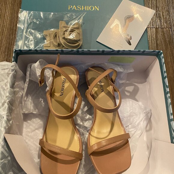 (Brand new!) Pashion Footwear The Miranda - Latte Leather sandal Size 5.5 - Picture 1 of 2